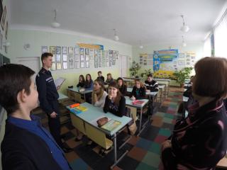 Дніпродзержинські рятувальники провели профорієнтаційну роботу серед молоді